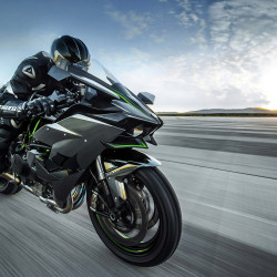 Fondo de pantalla panorámico de la moto Kawasaki H2R Fondo de pantalla panorámico de la moto Kawasaki H2R